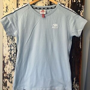 Kappa embroidered women’s fit iconic tape logo short sleeve shirt. Size XL.